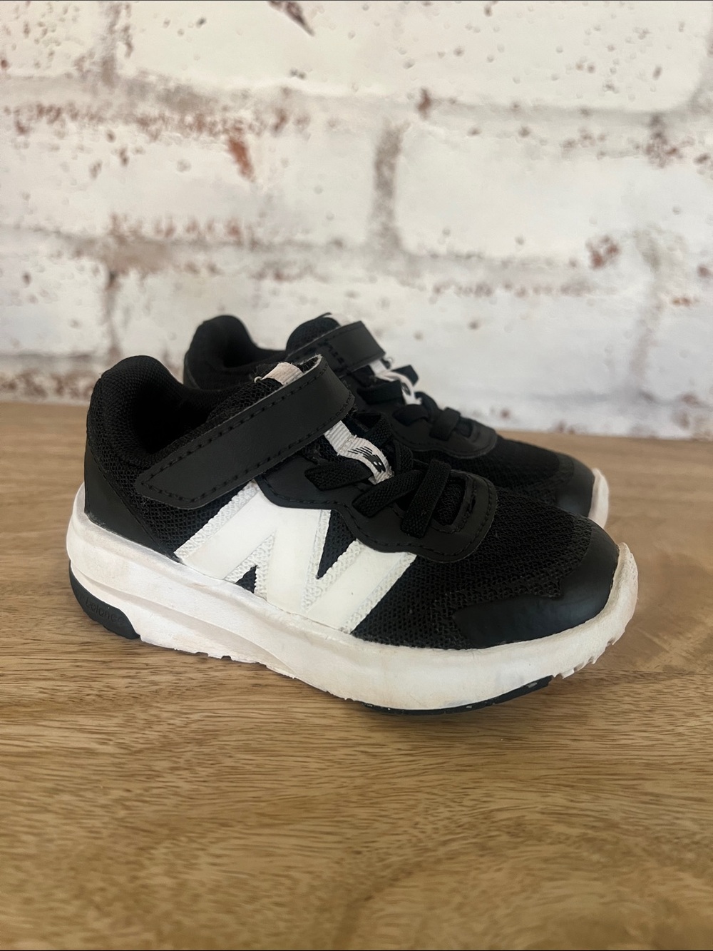 Toddler New Balance Size 7 Black and White Athletic Sneakers - Velcro Closure
